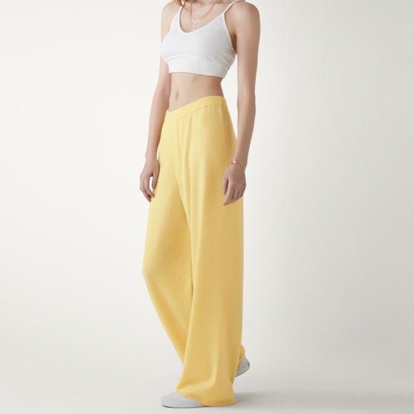 Guest In Residence everywhere cashmere pant in yellow - Picture 2 of 11